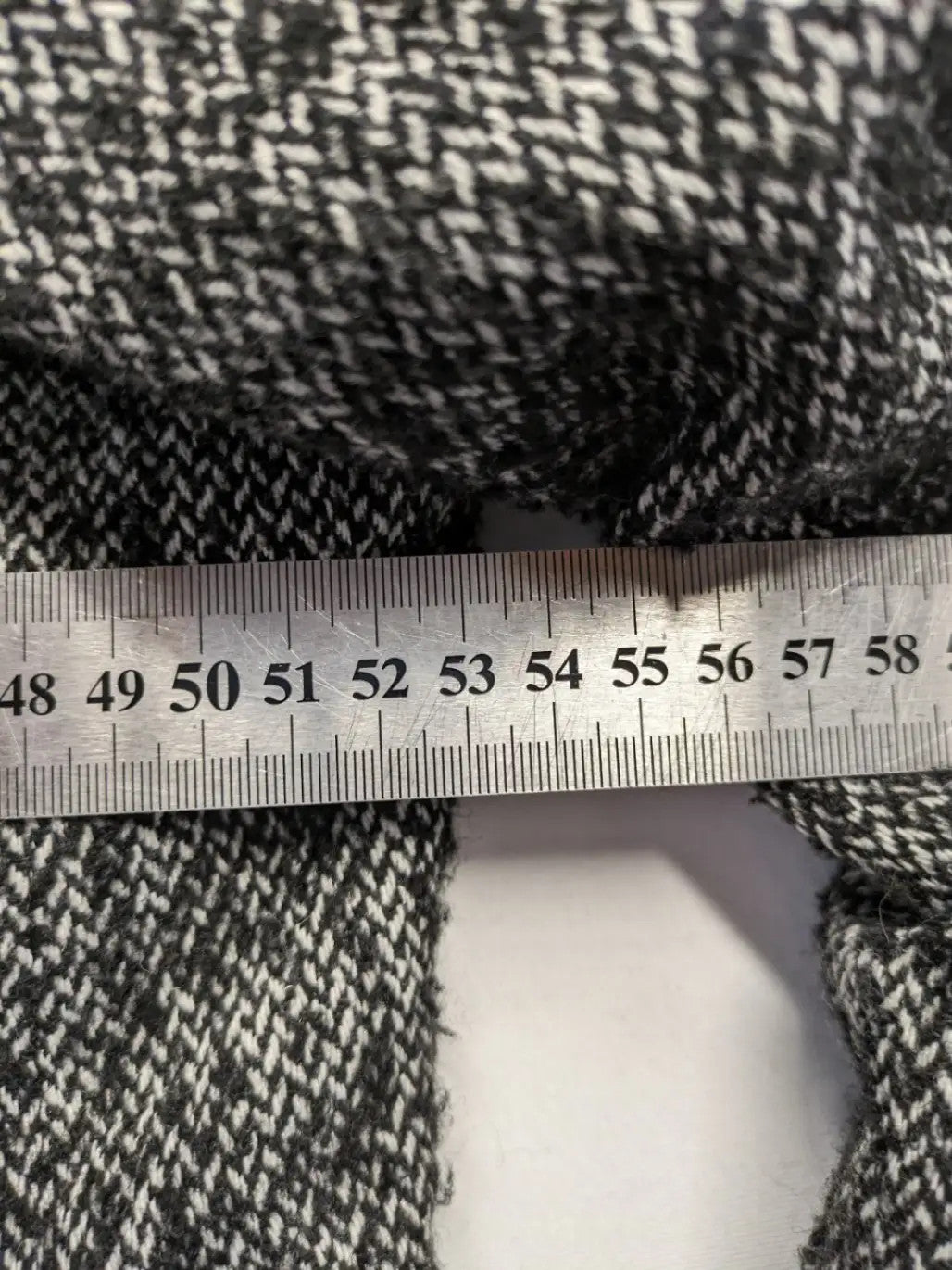 Uomo grey and pink wool coat with red lining and button closure, size 54.