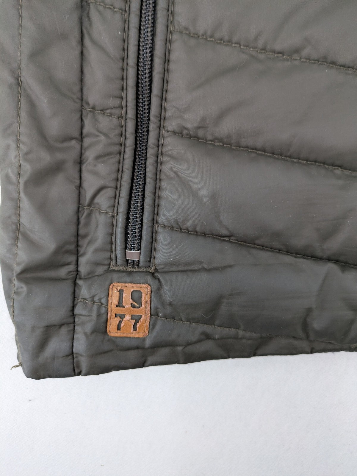 Camel Active khaki vest with full zip, quilted design, checkered lining, water-resistant.