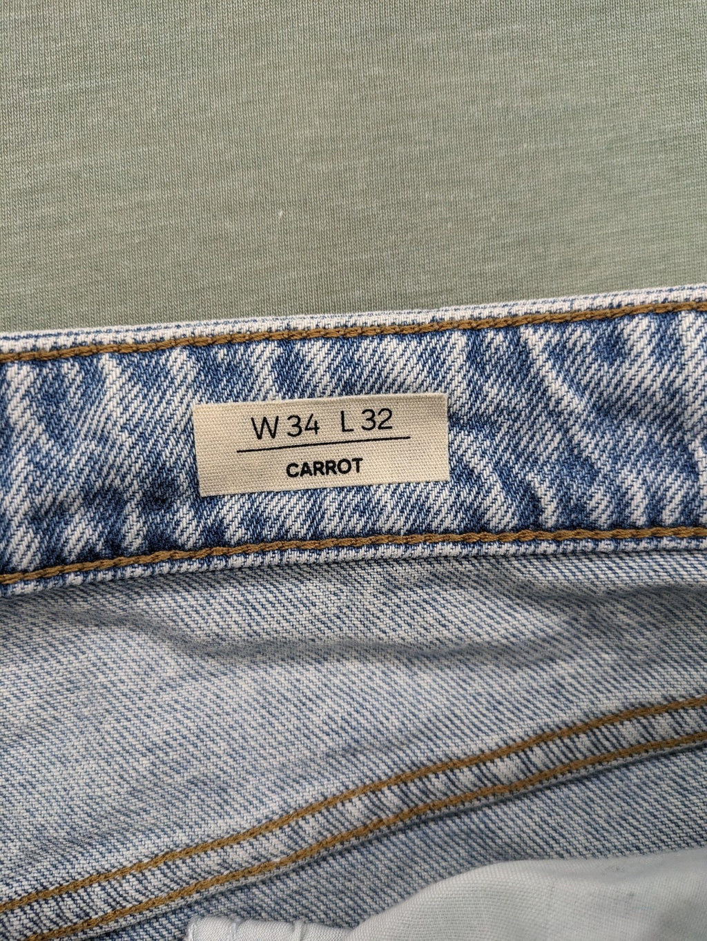 C&A blue straight jeans light wash 5-pocket design with stretch fabric.