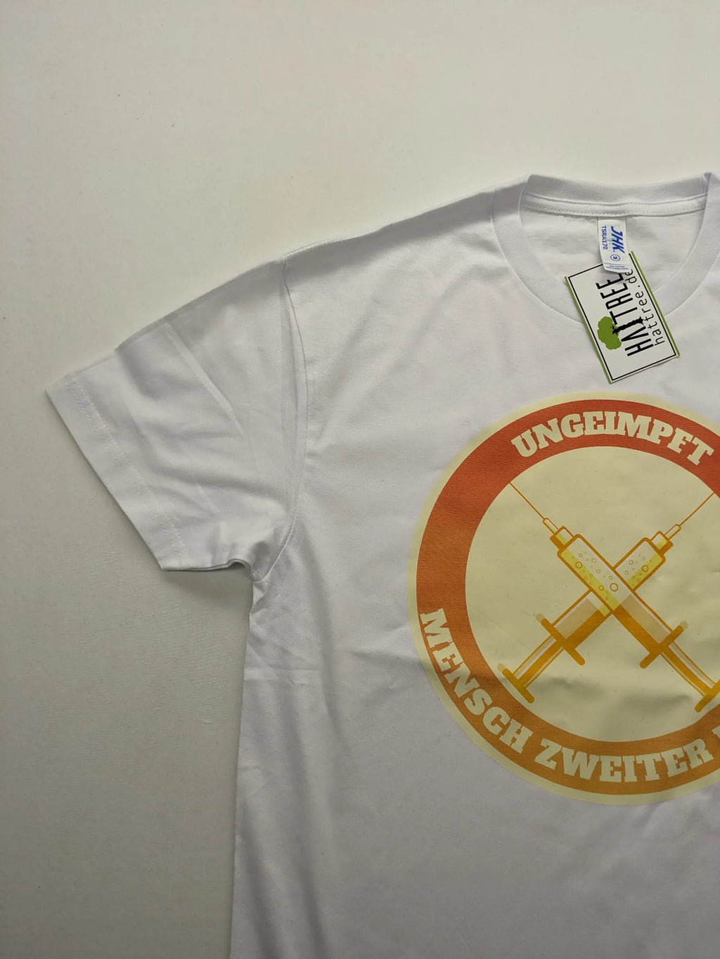 Hattree orange and white T-shirt with graphic print "Ungeimpft Mensch Zweiter Klasse".