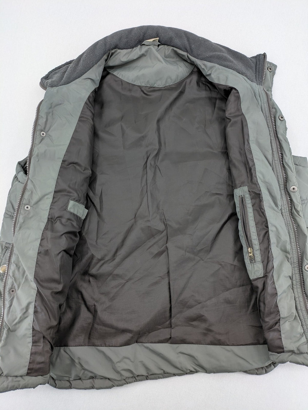 Camargue grey quilted jacket with fleece collar and buttoned pockets.