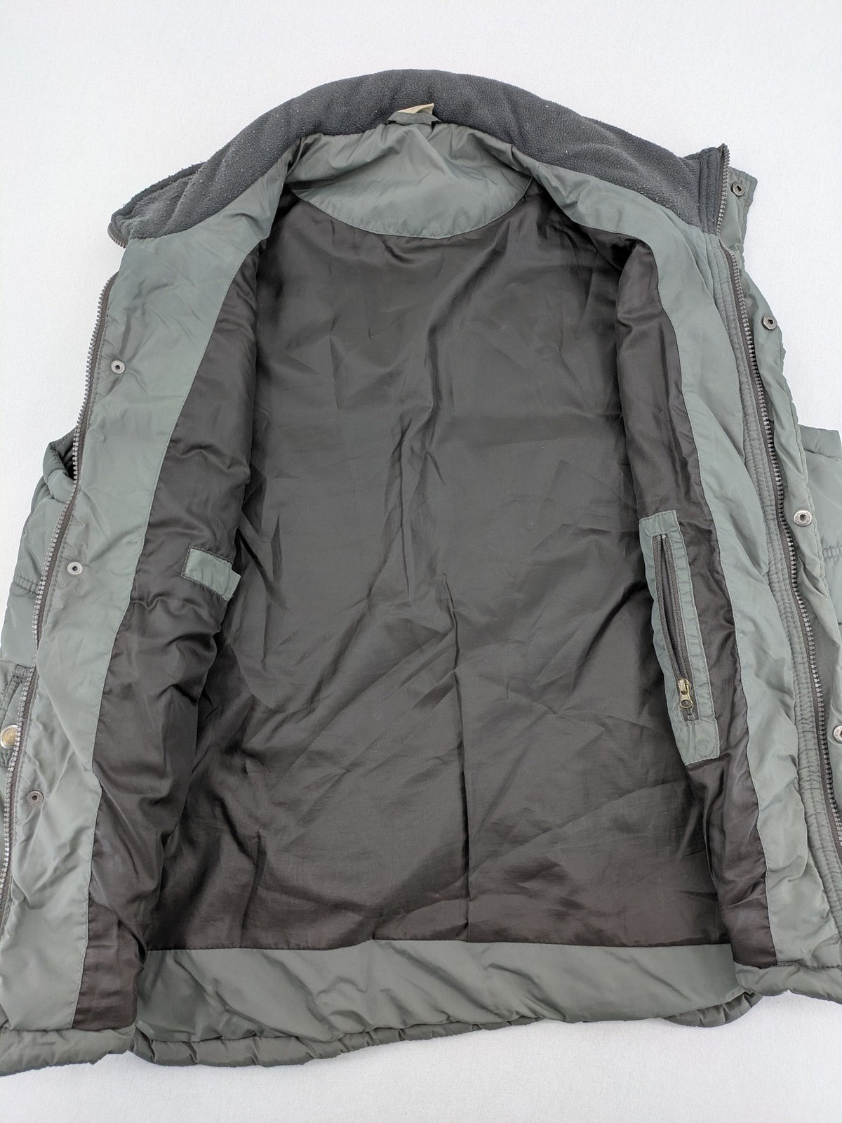 Camargue grey quilted jacket with fleece collar and buttoned pockets.