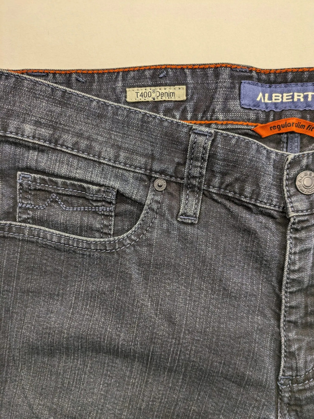ALBERTO straight jeans dark blue five-pocket style with zipper, made from stretch denim.