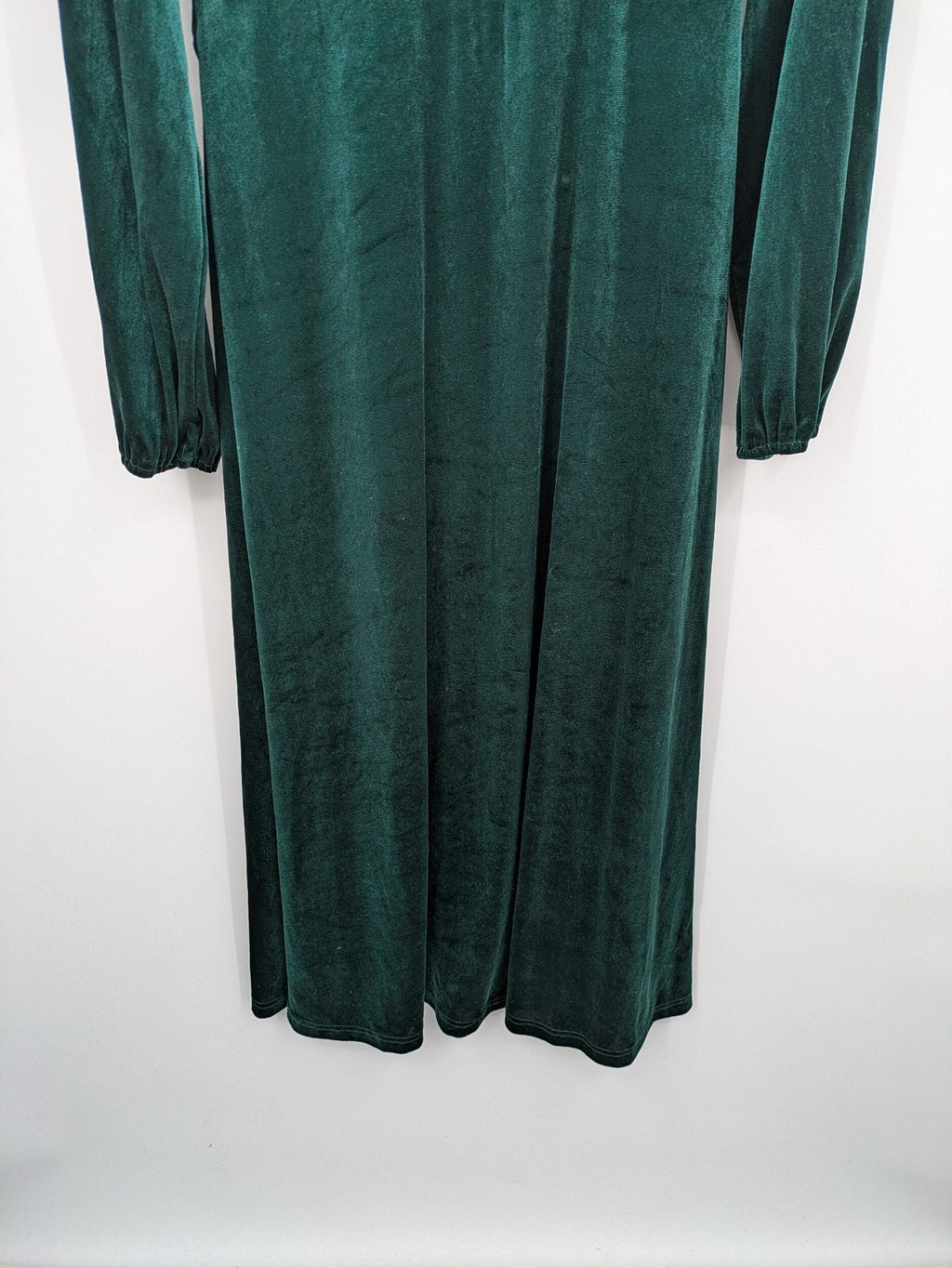 Elegant green velvet midi dress with long sleeves and round neckline, size XXL.