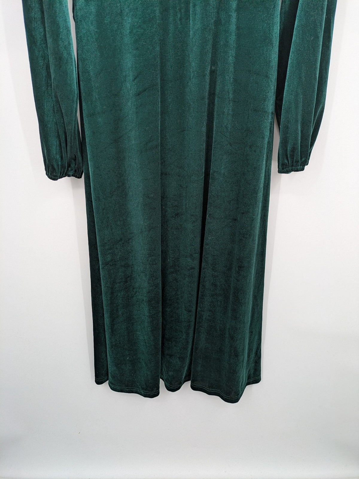 Elegant green velvet midi dress with long sleeves and round neckline, size XXL.