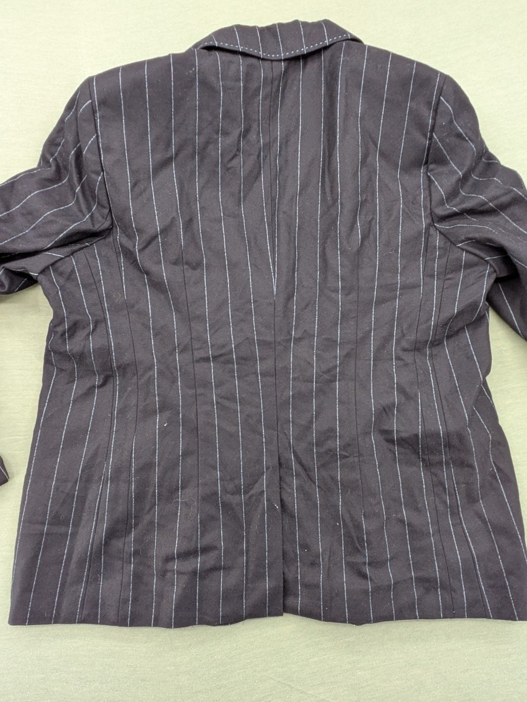 Bogner grey blazer with black pinstripes and contrast stitching, made of 100% virgin wool.