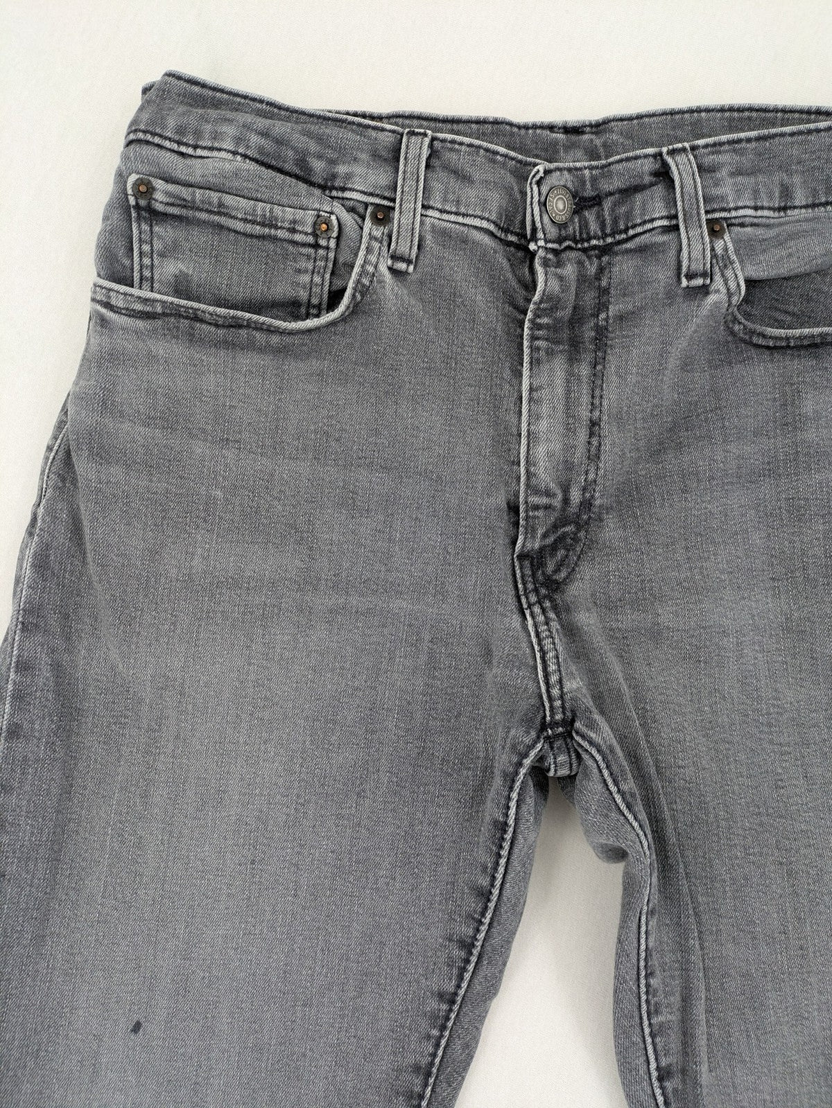 Levi's red straight jeans with classic 5-pocket design and slim taper fit.