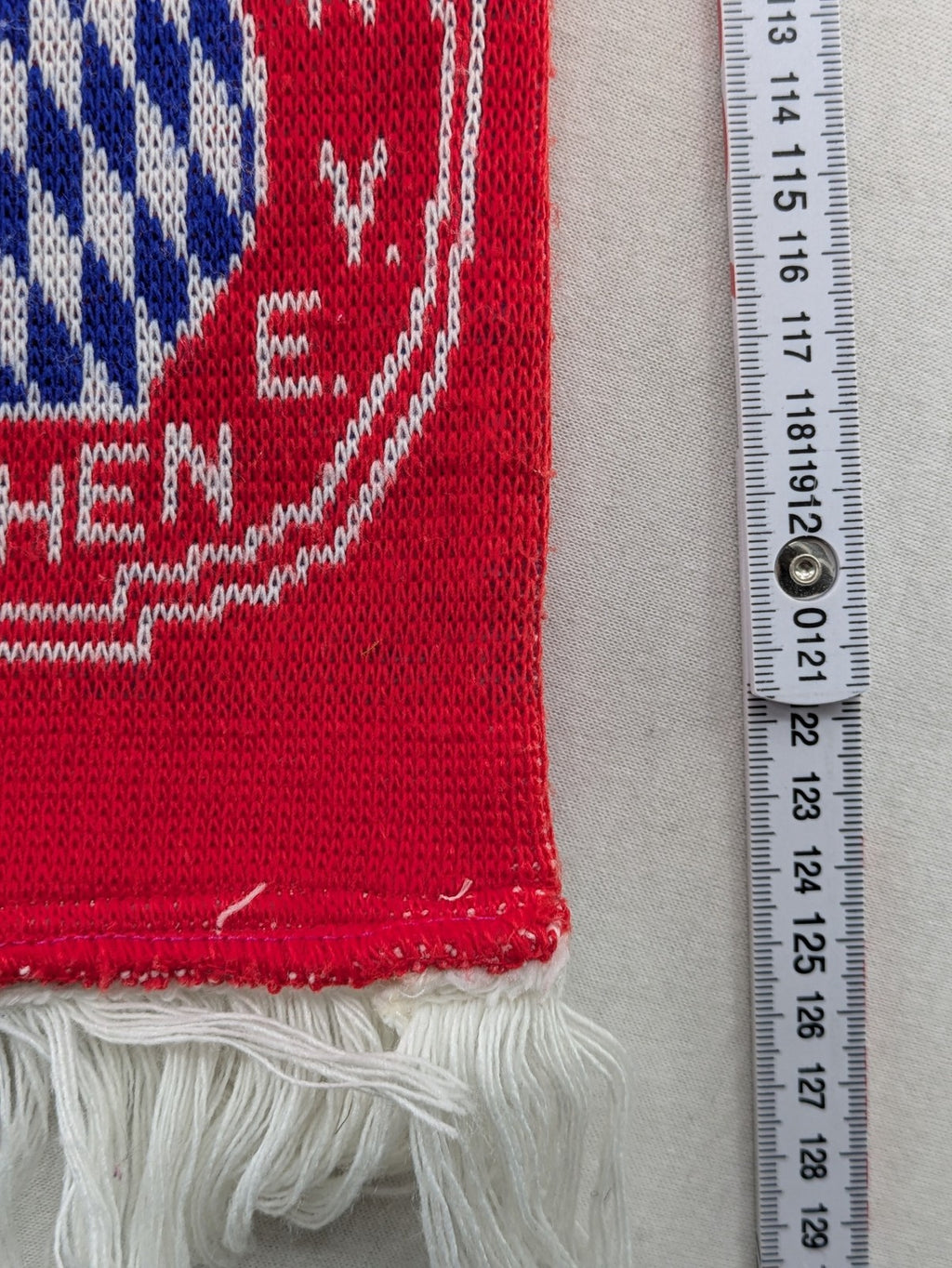 FC Bayern München vintage scarf red blue with club crest and "Deutscher Rekordmeister" text.