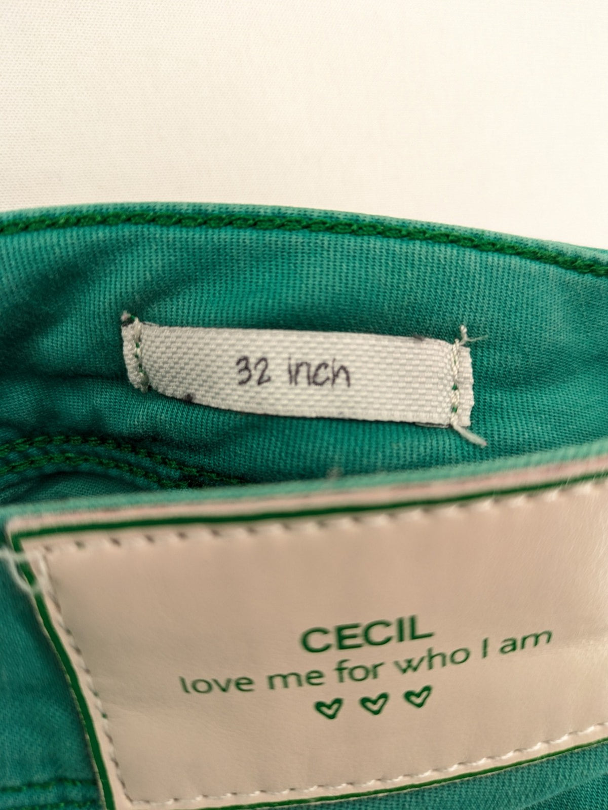 Cecil green straight jeans with classic 5-pocket design and distinctive stitching details.