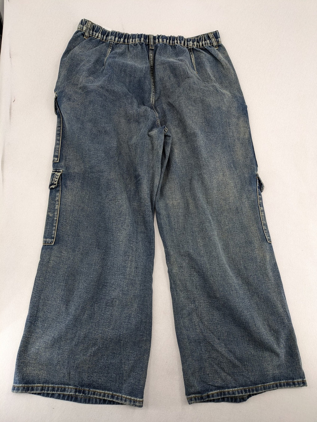 Baggy blue straight jeans wide leg with cargo pockets and elastic waistband.