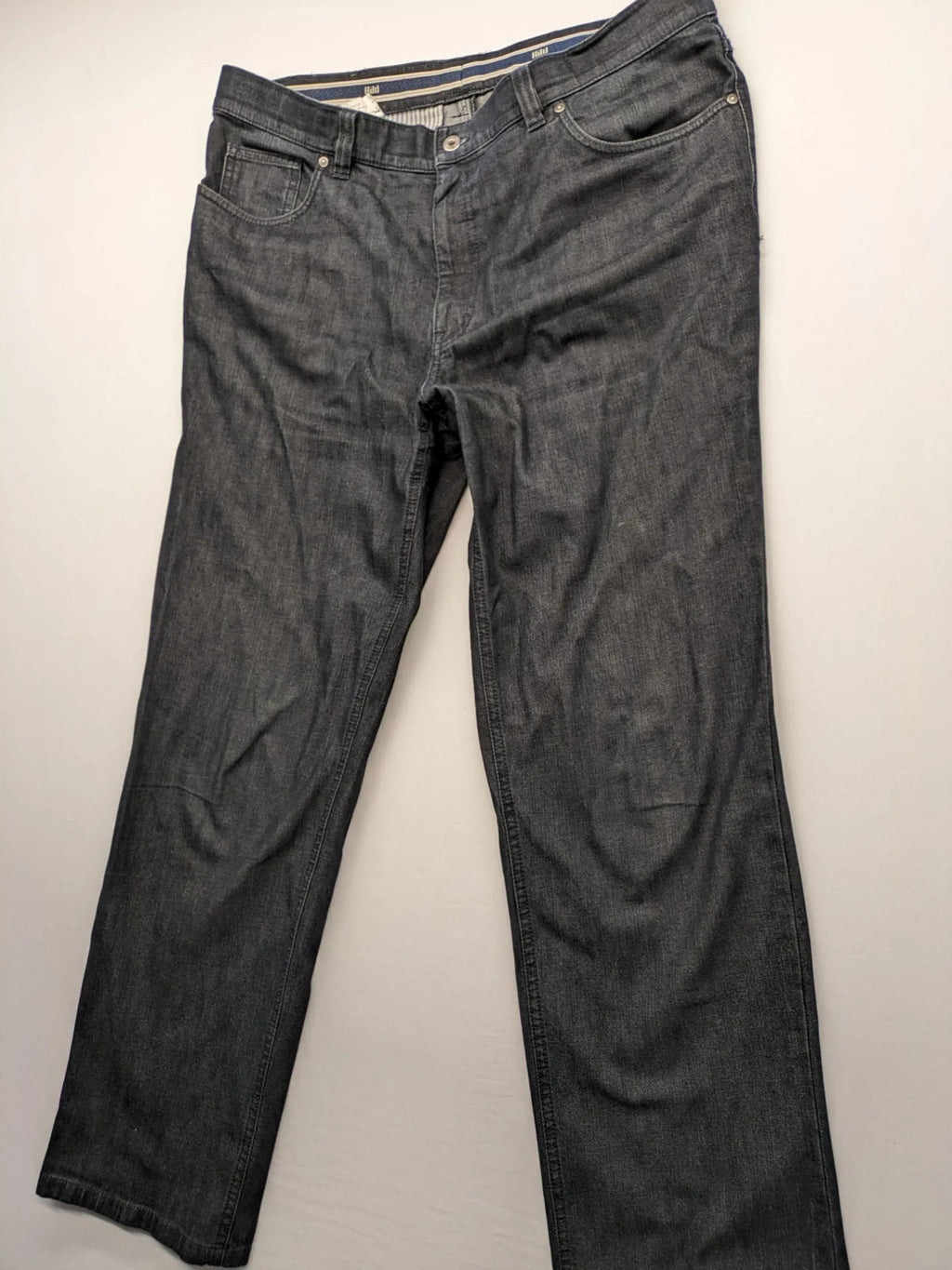Hiltl grey straight jeans classic 5-pocket design with zipper, premium denim material.