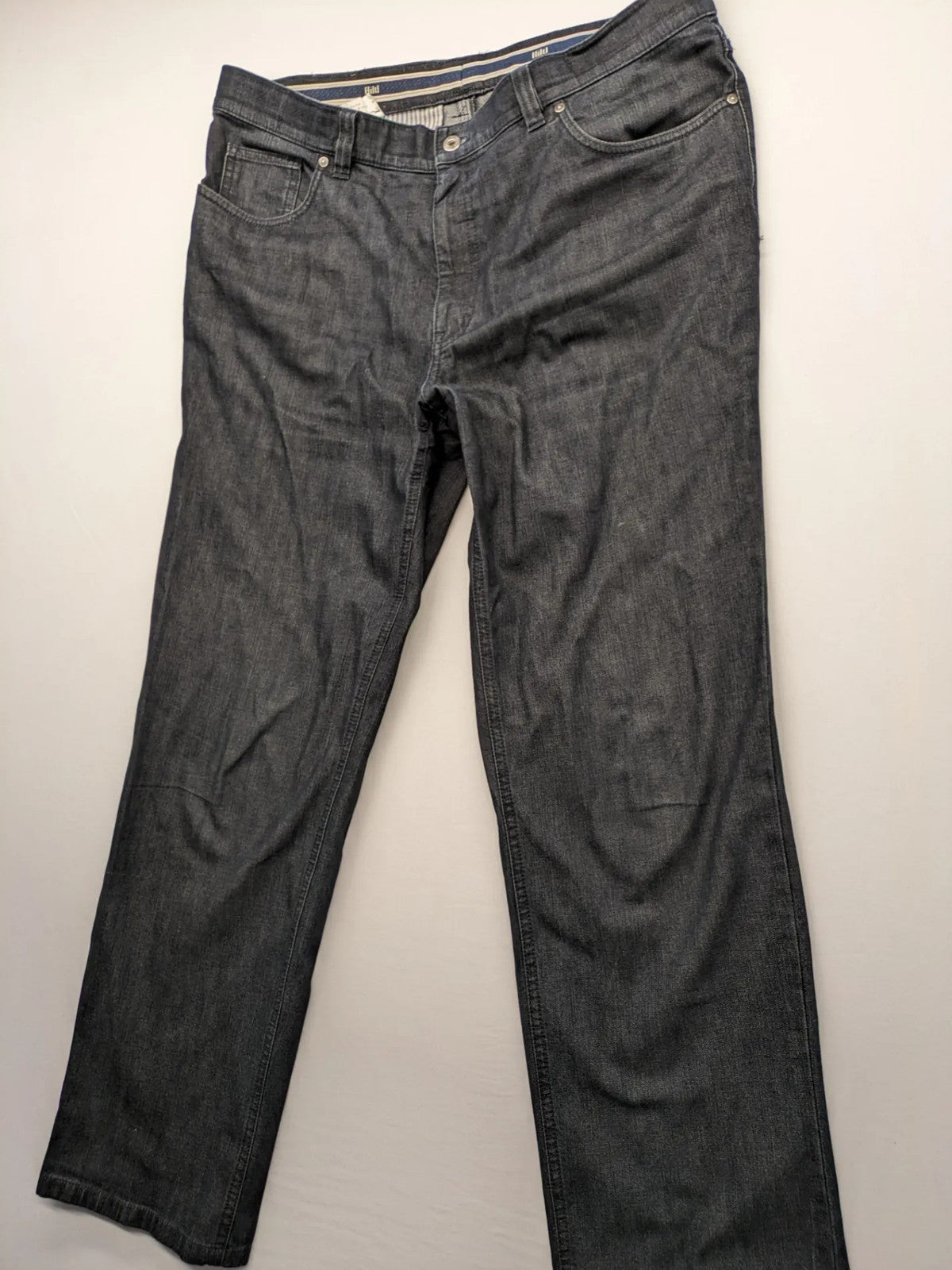 Hiltl grey straight jeans classic 5-pocket design with zipper, premium denim material.