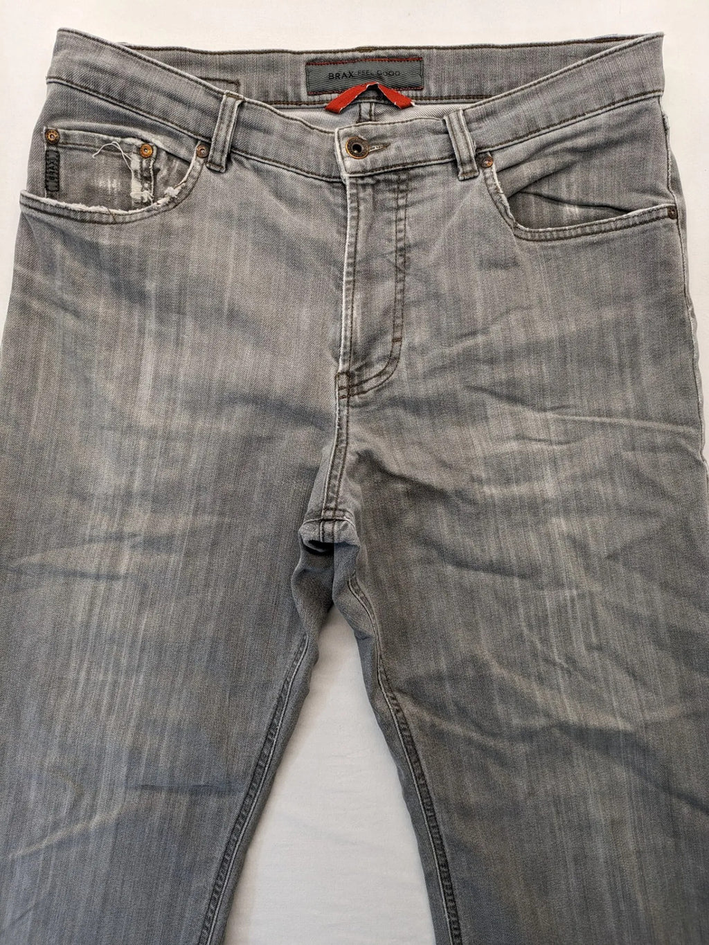 BRAX grey straight jeans with classic 5-pocket style and washed denim finish.