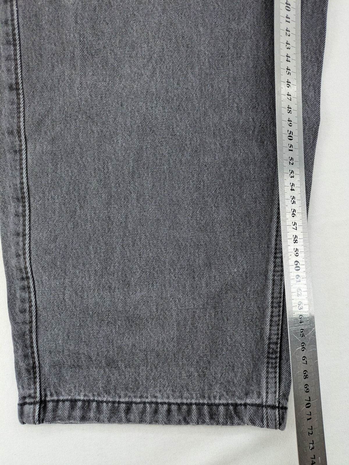Hollister black tapered baggy jeans classic 5-pocket design with zipper and button closure.