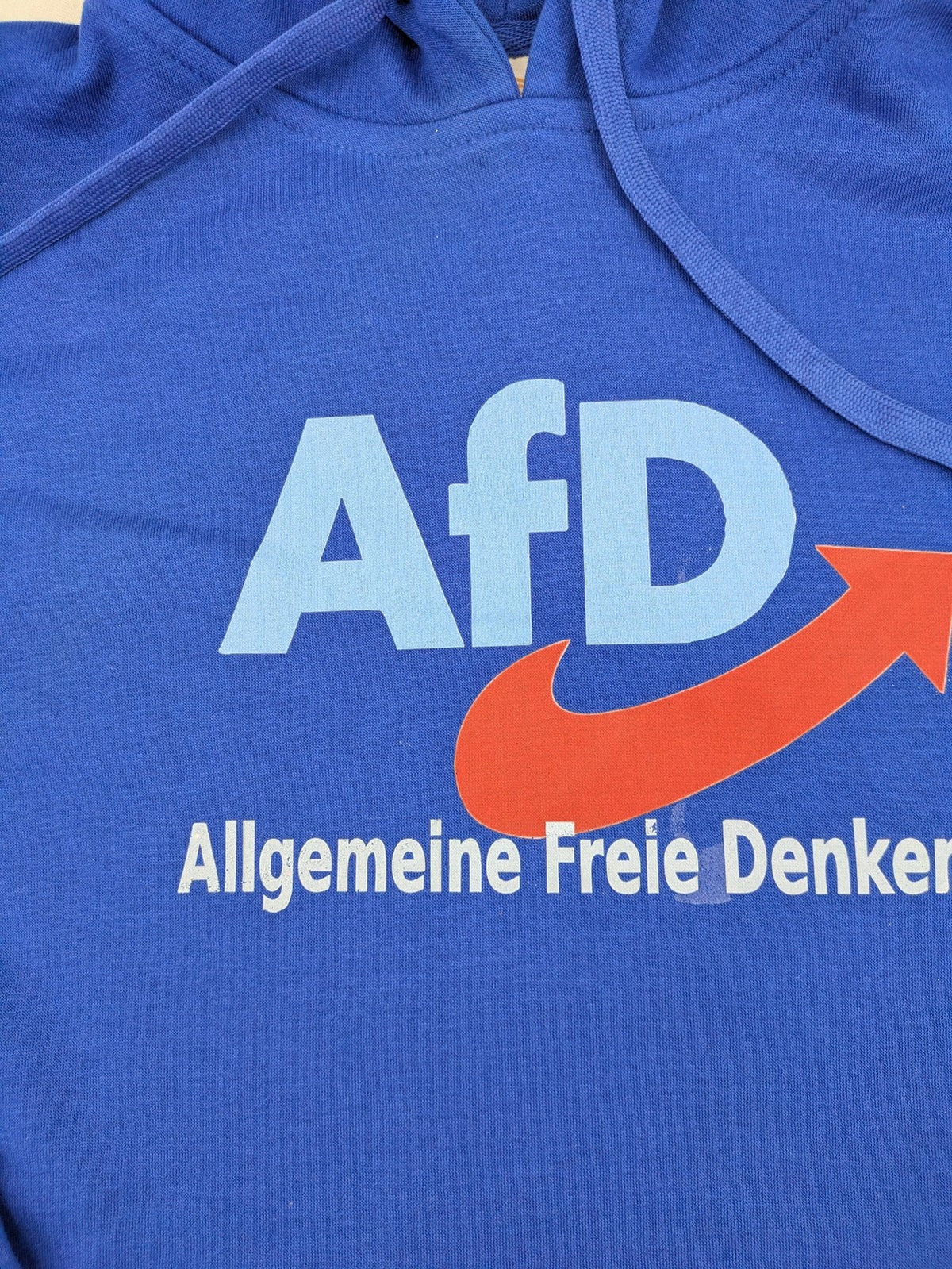 AFD blue hoodie with "AfD Allgemeine Freie Denker" print, kangaroo pocket, drawstring hood.
