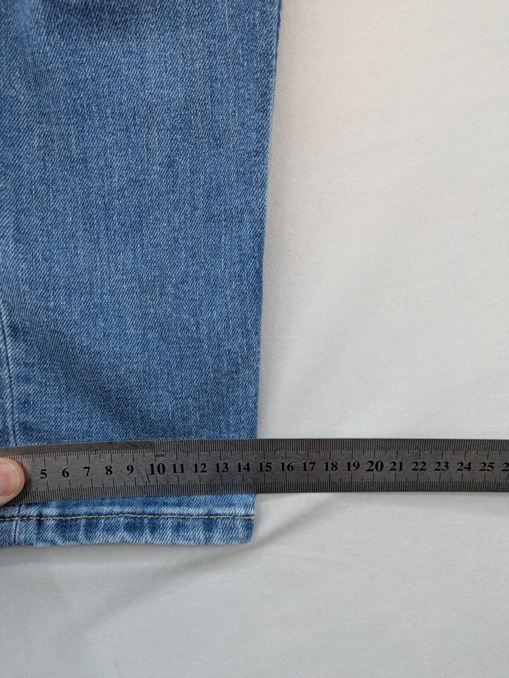 Pepe Jeans blue mom fit jeans high waist with Wiser Wash technology and carrot cut.