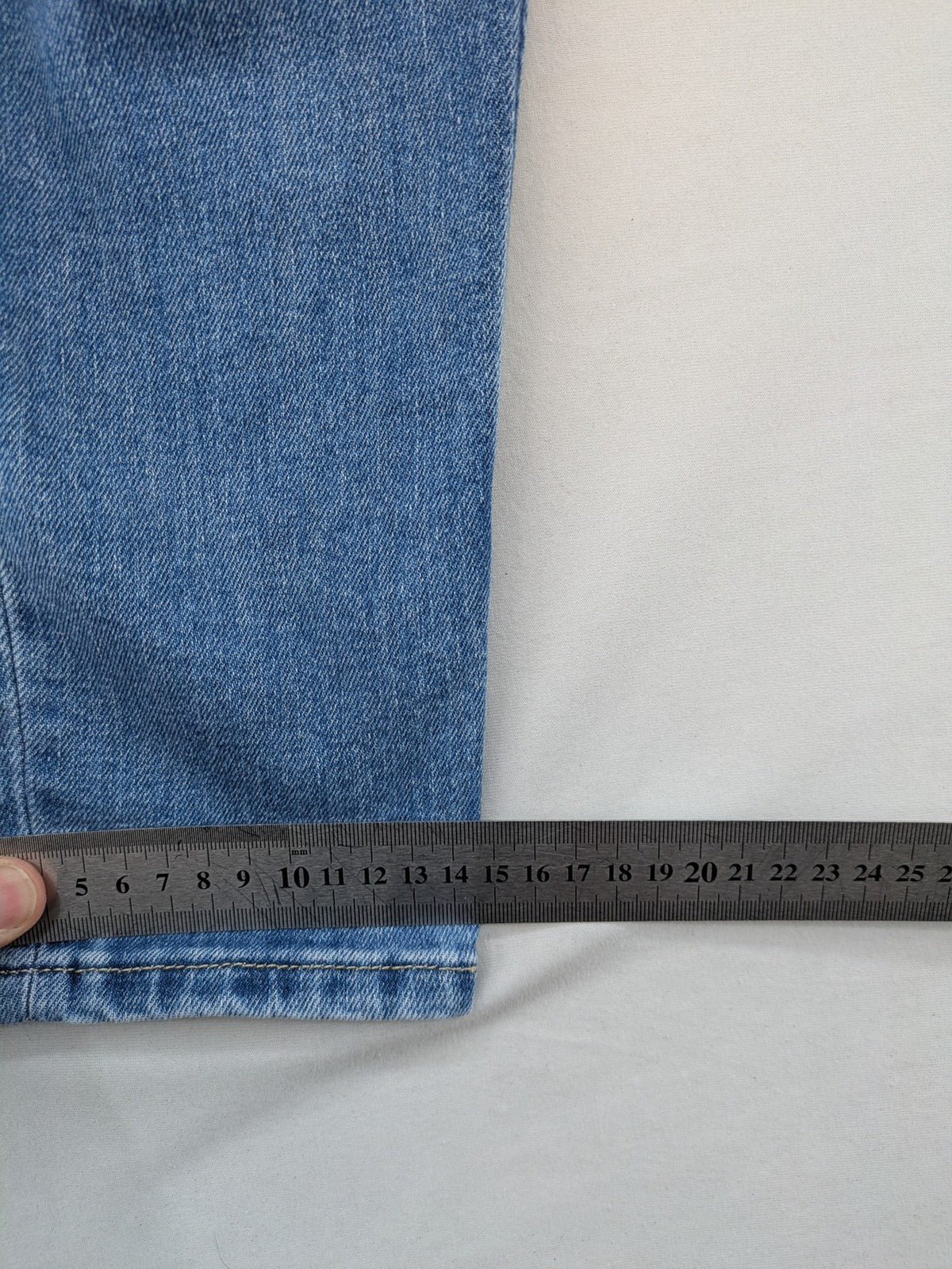 Pepe Jeans blue mom fit jeans high waist with Wiser Wash technology and carrot cut.