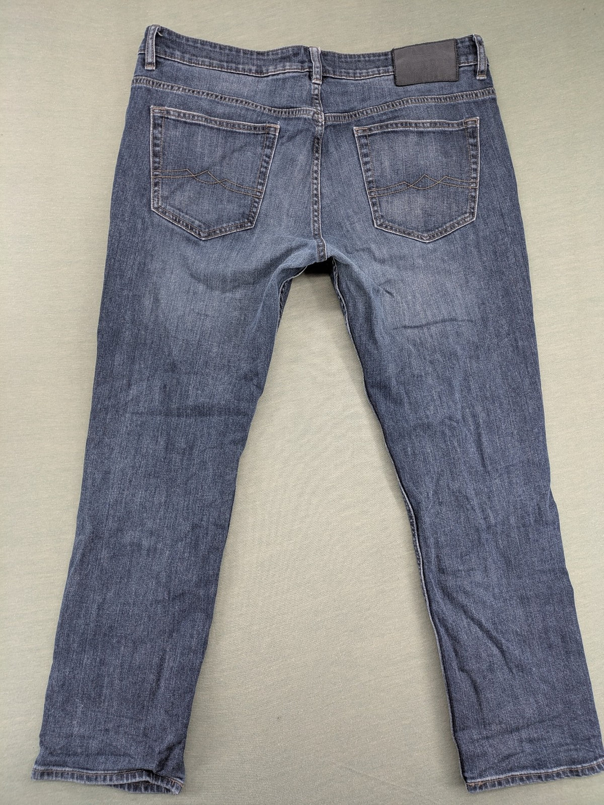 C&A blue straight jeans with classic 5-pocket design and stretch denim material.