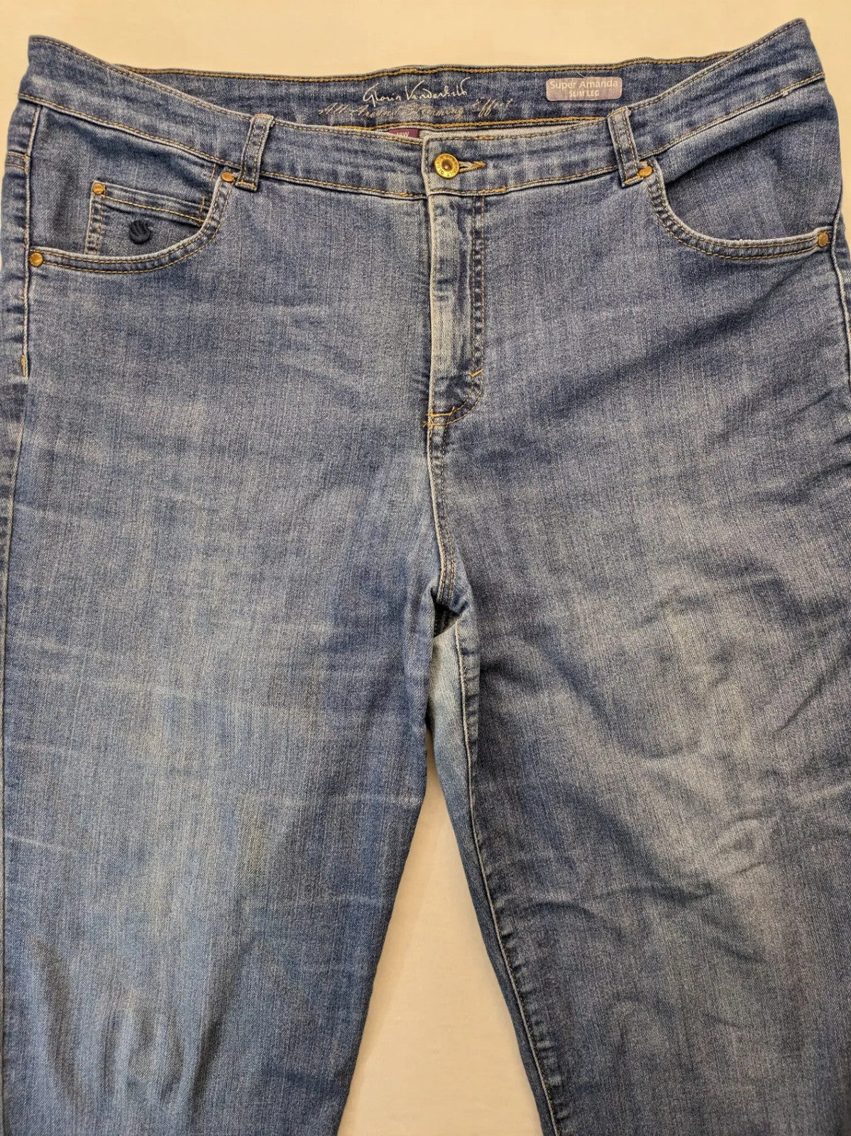 Gloria Vanderbilt blue straight jeans with slimming effect, made of stretch denim.