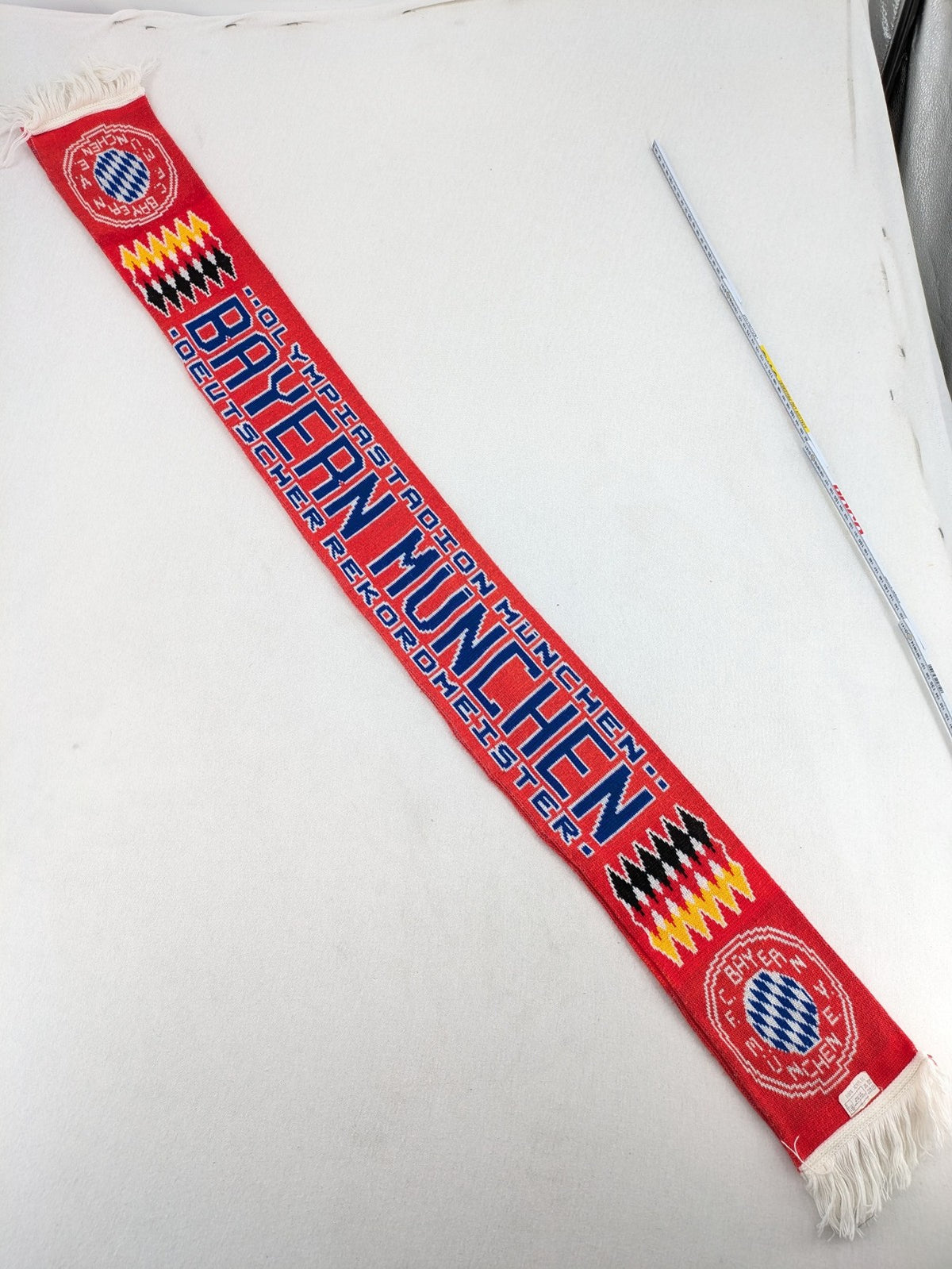 FC Bayern München vintage scarf red blue with club crest and "Deutscher Rekordmeister" text.
