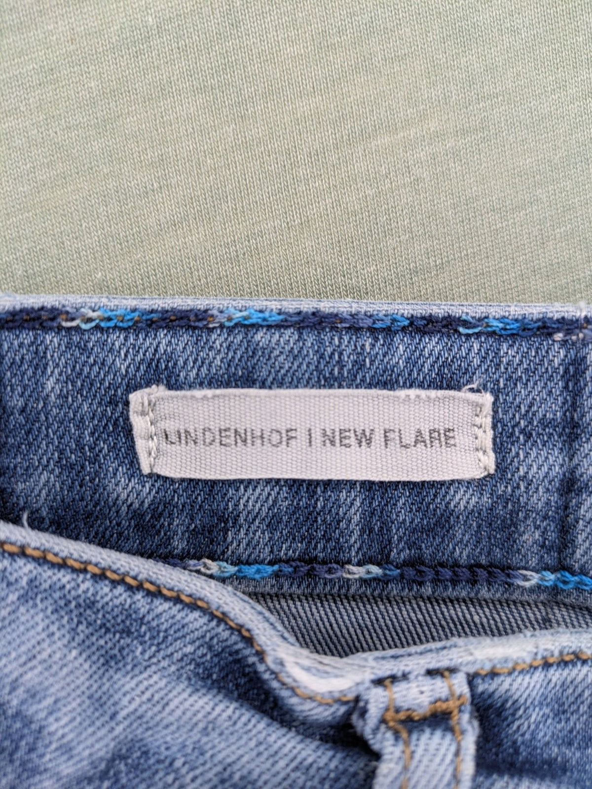 Goldgarn blue flare jeans with classic 5-pocket design and stretch denim material.