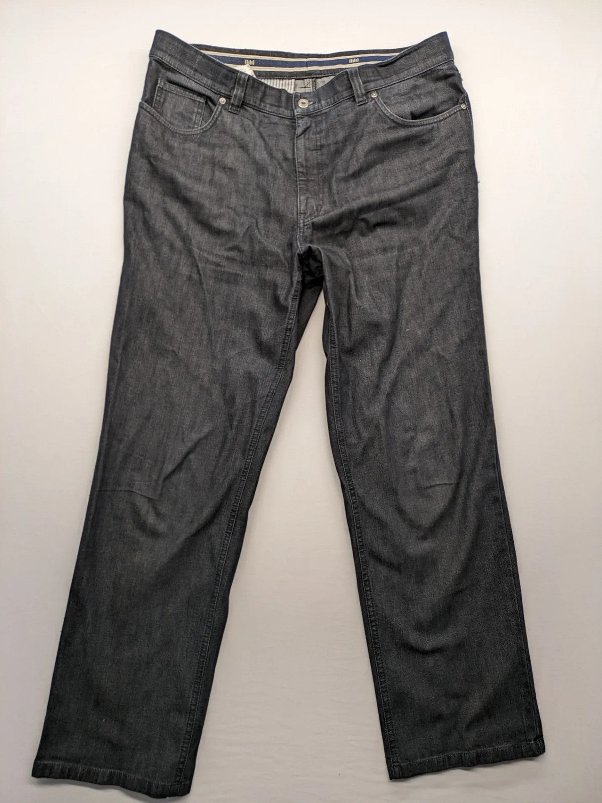 Hiltl grey straight jeans classic 5-pocket design with zipper, premium denim material.