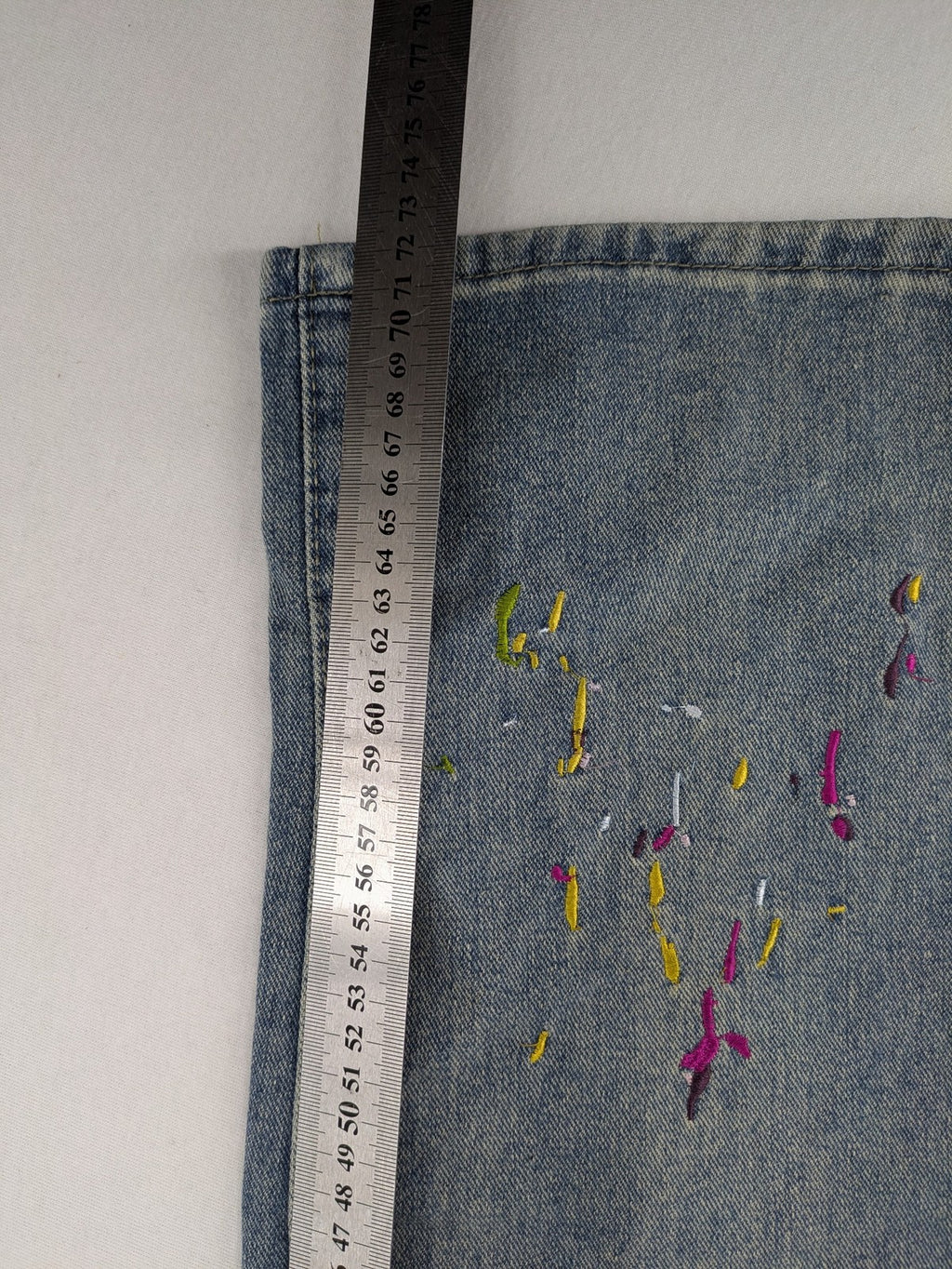 Straight Leg blue straight jeans high waist with colorful embroidered splashes