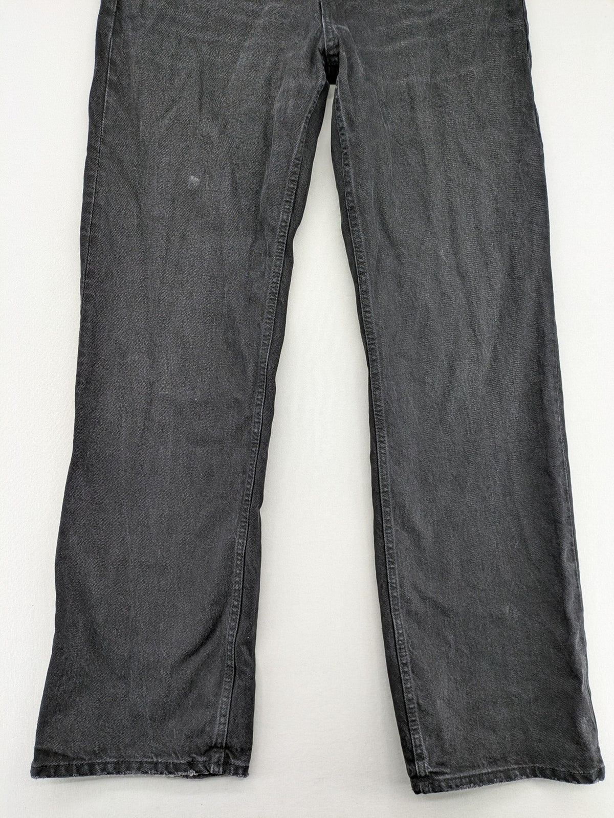 Zara grey straight jeans 5-pocket style with classic button closure and cotton blend material.