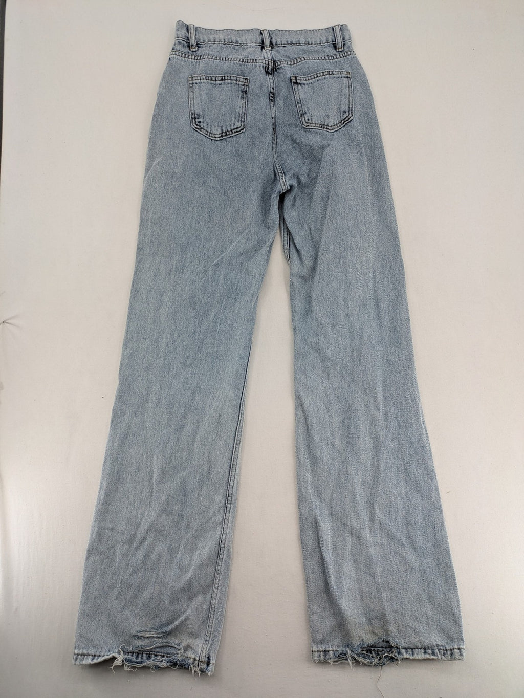 Damen straight jeans hellblau, High Waist, klassisches 5-Pocket-Design, entspannte Passform.