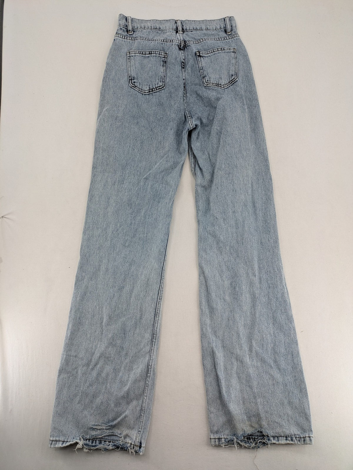 Damen straight jeans hellblau, High Waist, klassisches 5-Pocket-Design, entspannte Passform.