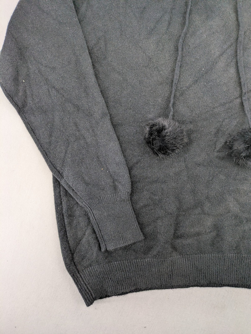 M/L grey hoodie with playful pom-poms and soft viscose blend material.