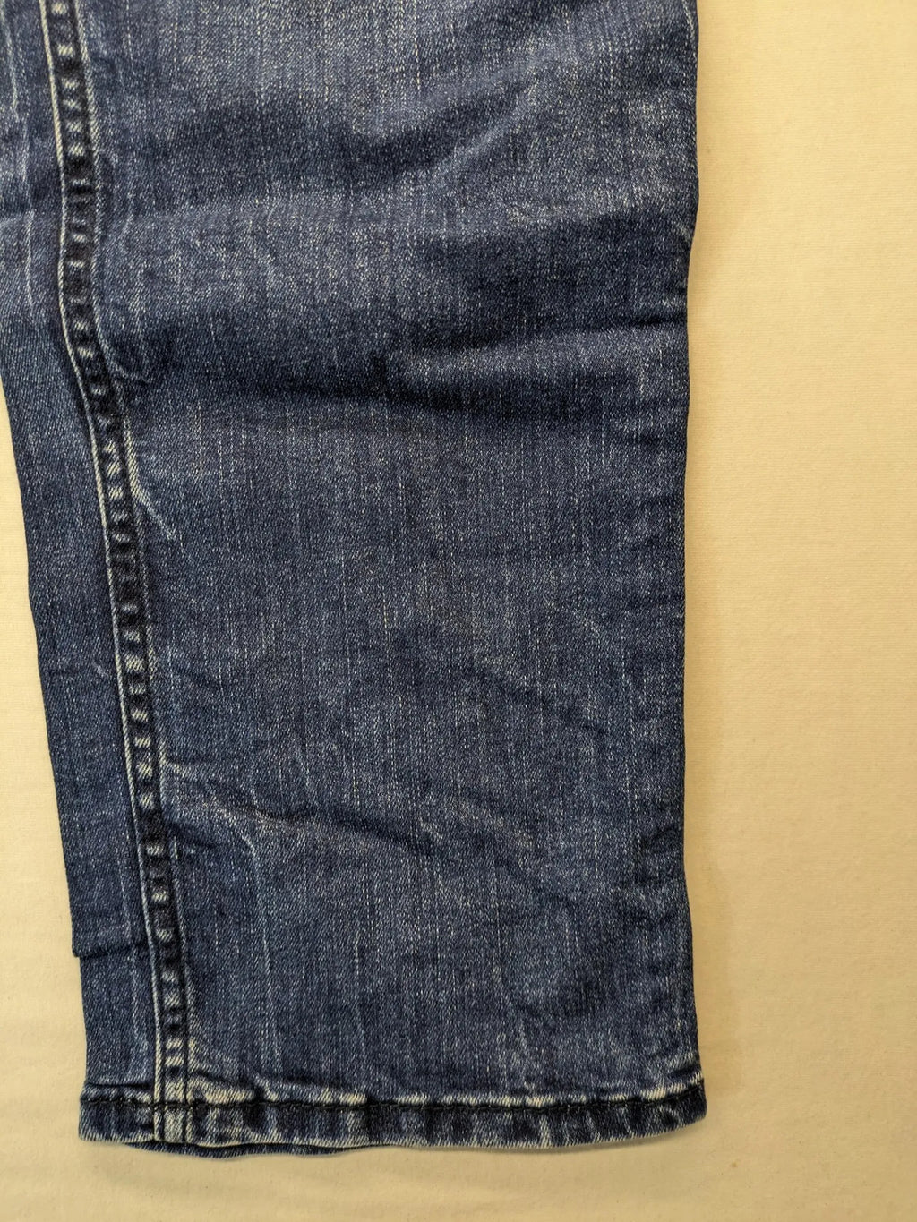 Cecil blue straight jeans with grey side stripe, five-pocket style, stretch denim.