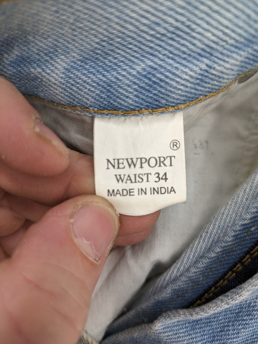 Newport straight jeans light blue 5-pocket design made from 100% cotton.