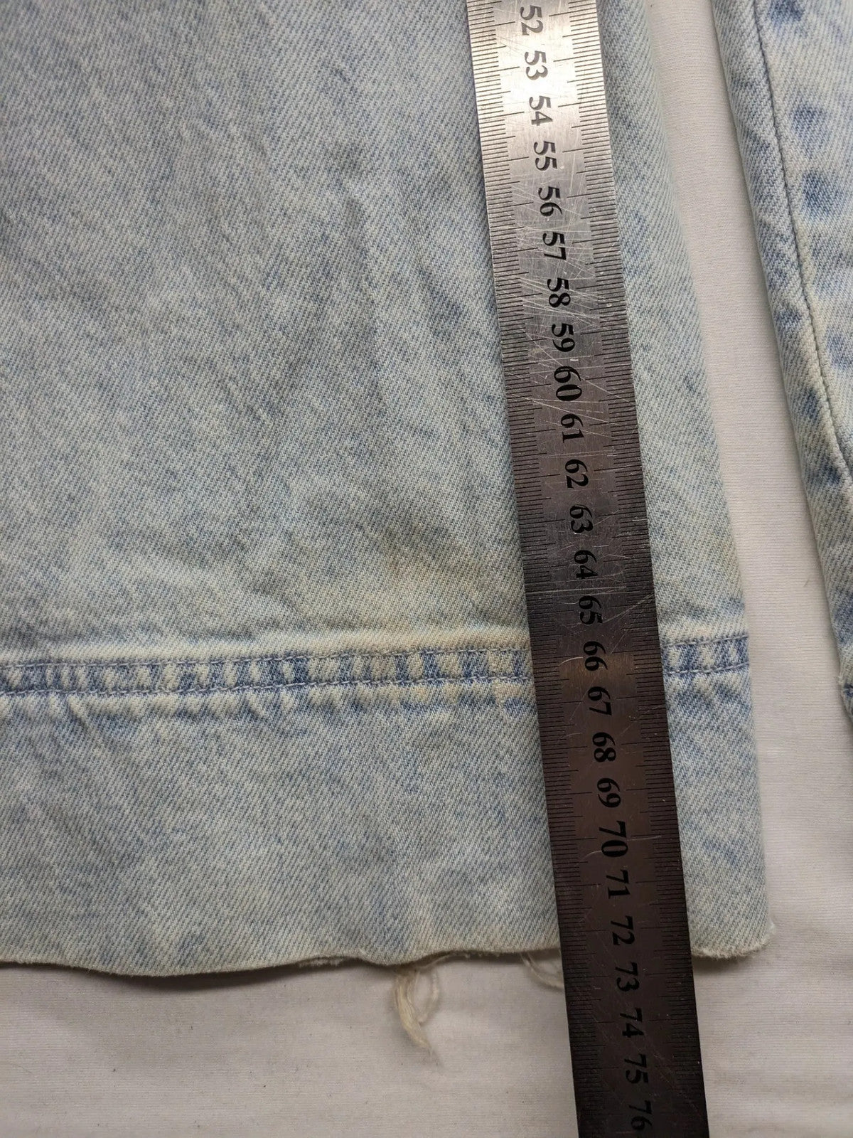 Hollister blue straight jeans ultra high-rise wide leg with frayed hem and classic five-pocket design.