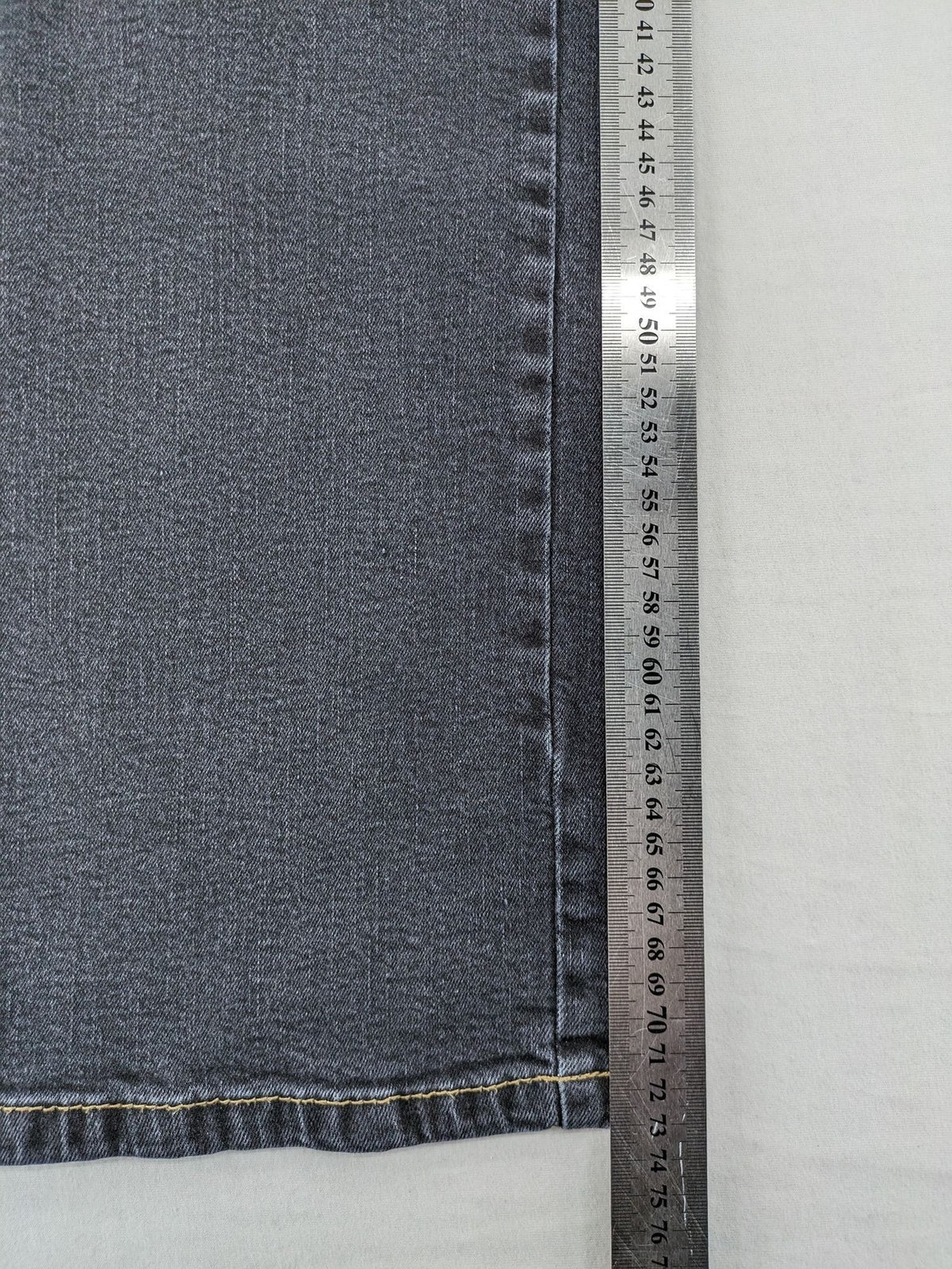 Arizona straight jeans blue with classic 5-pocket design and comfortable stretch fabric.