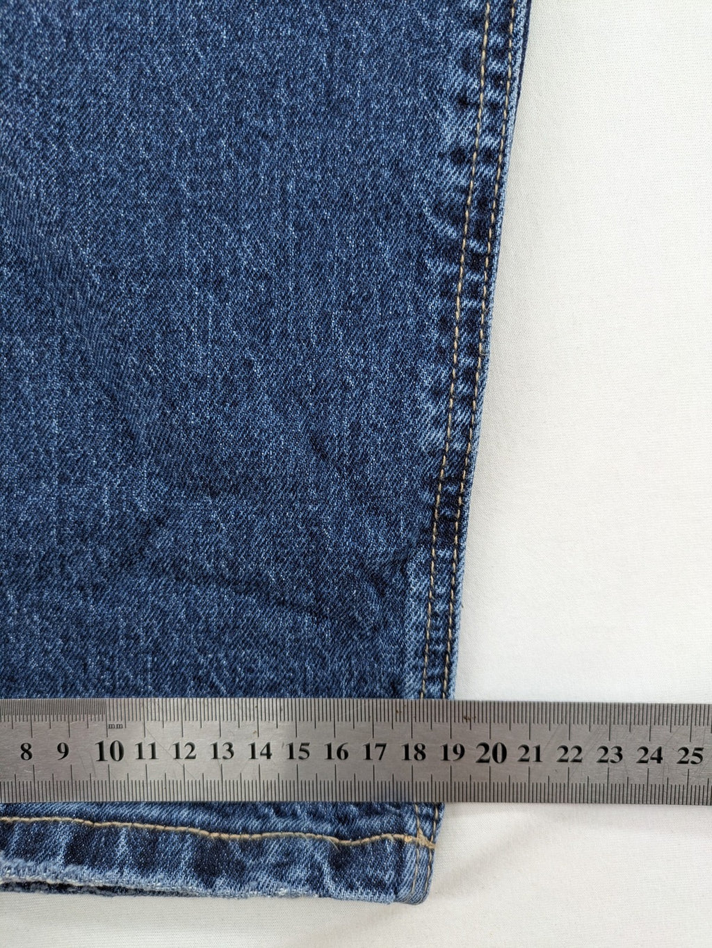 Reserved blue straight jeans high waist with classic fit and stretch cotton material.