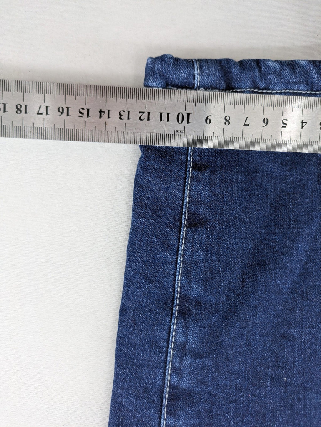 Valentine Meinn blue straight jeans with elastic waistband and soft lining, classic denim look.