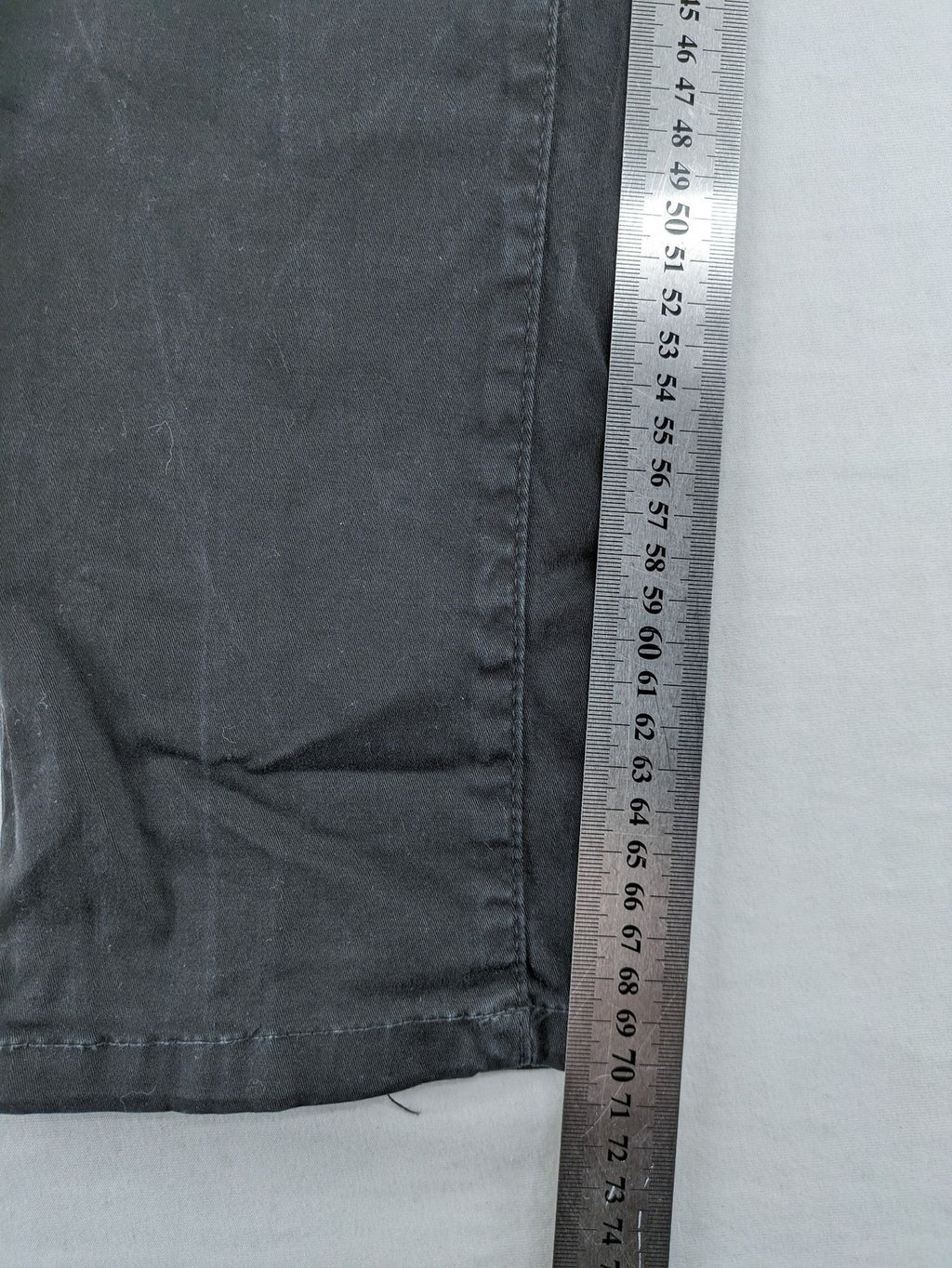 Kontatto pink straight jeans 5-pocket design with stretch material and slim fit.