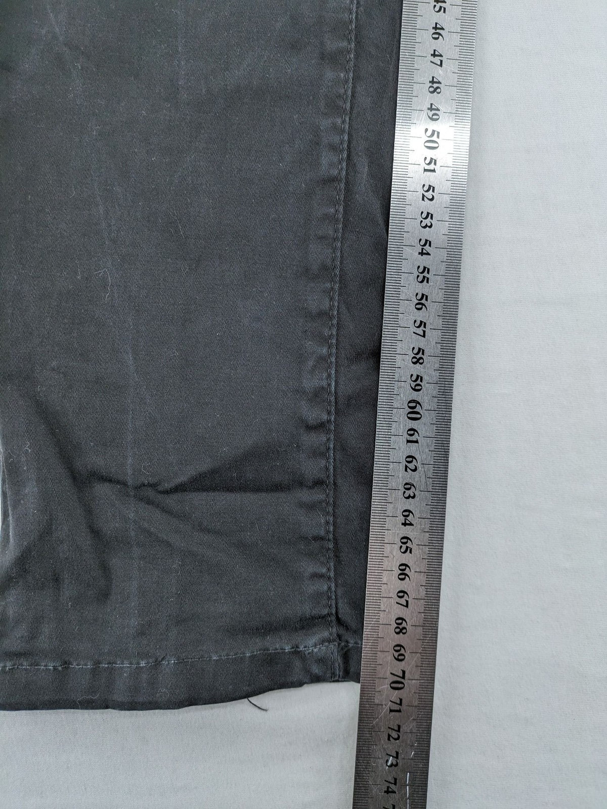 Kontatto pink straight jeans 5-pocket design with stretch material and slim fit.