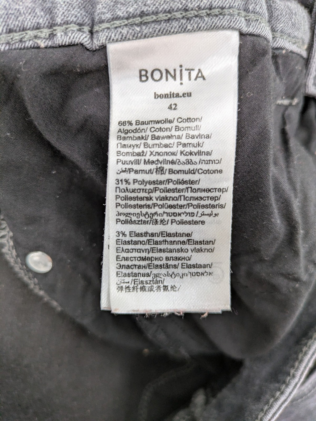 Bonita grey straight jeans 5-pocket style with stretch material and slim fit design.