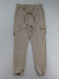 Señoritas Icon Deluxe beige jogger pants with elastic waistband and cargo pockets.