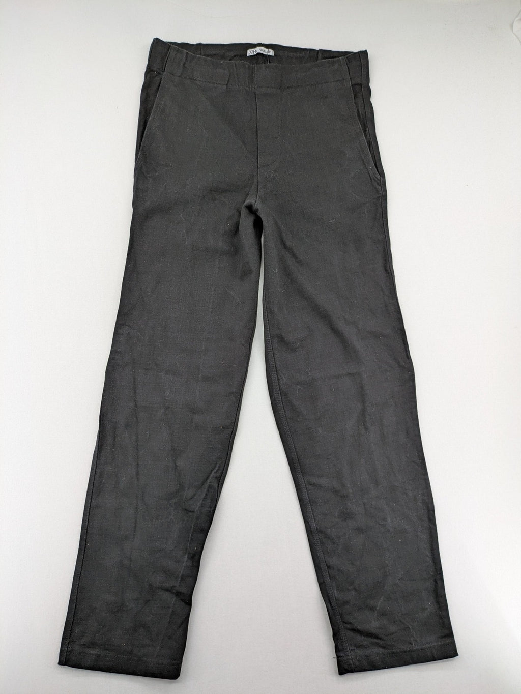Zara grey pants cotton fabric with classic design and comfortable fit.