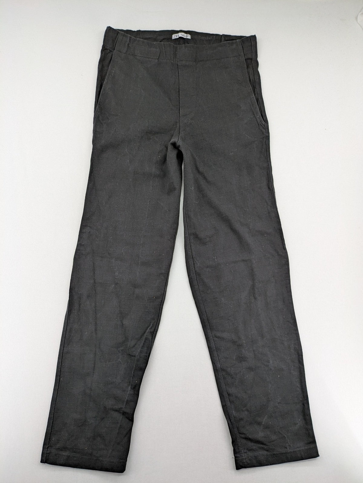 Zara grey pants cotton fabric with classic design and comfortable fit.