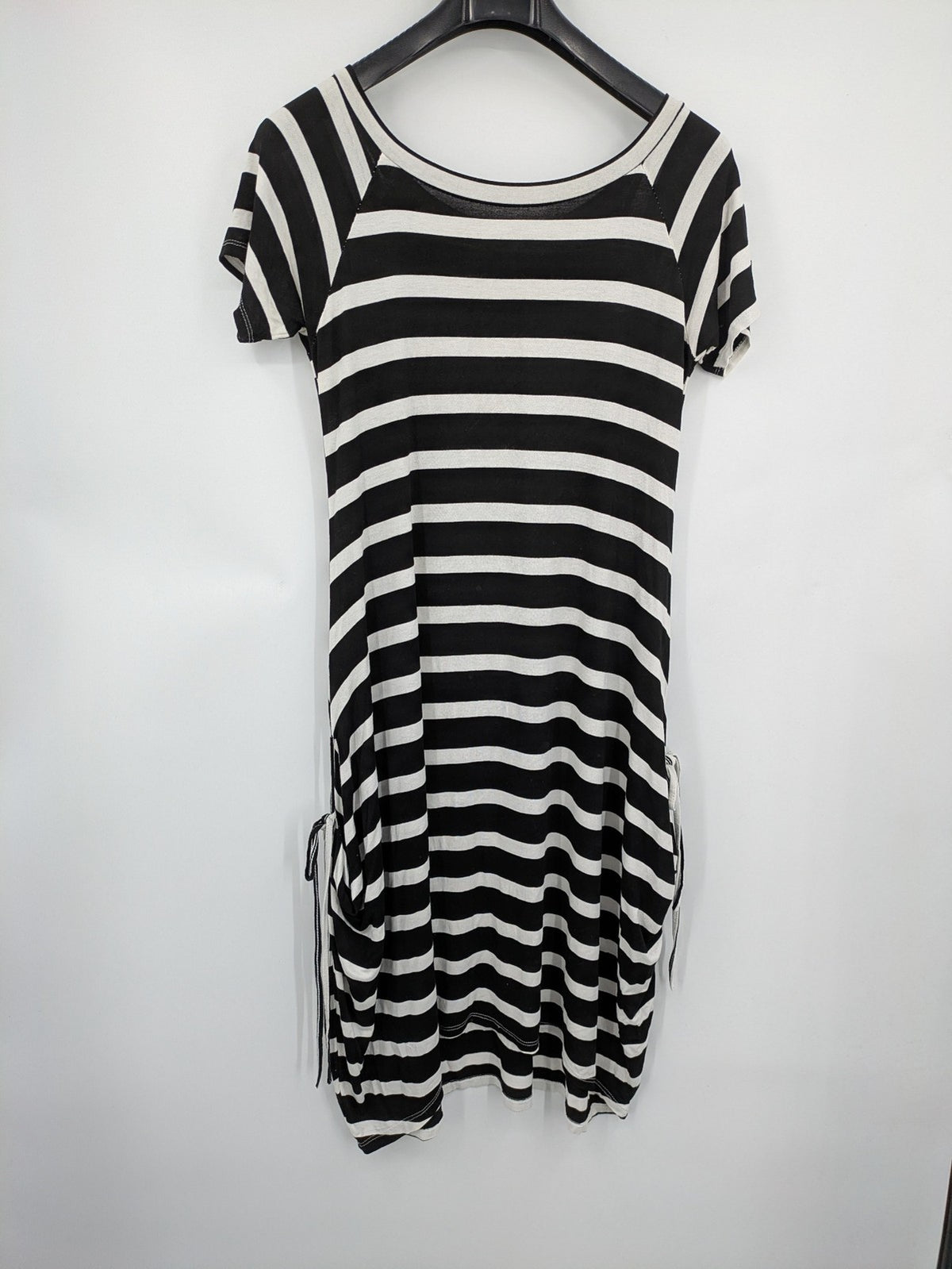 perfekt striped T-shirt dress black white side gathering soft viscose material