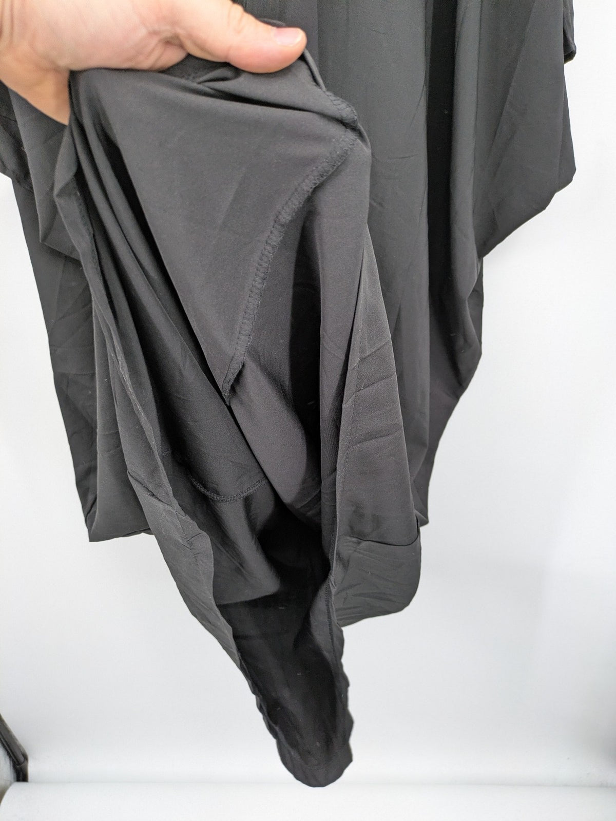 R.R grey kaftan dress with V-neck, oversized fit, and central ring detail.