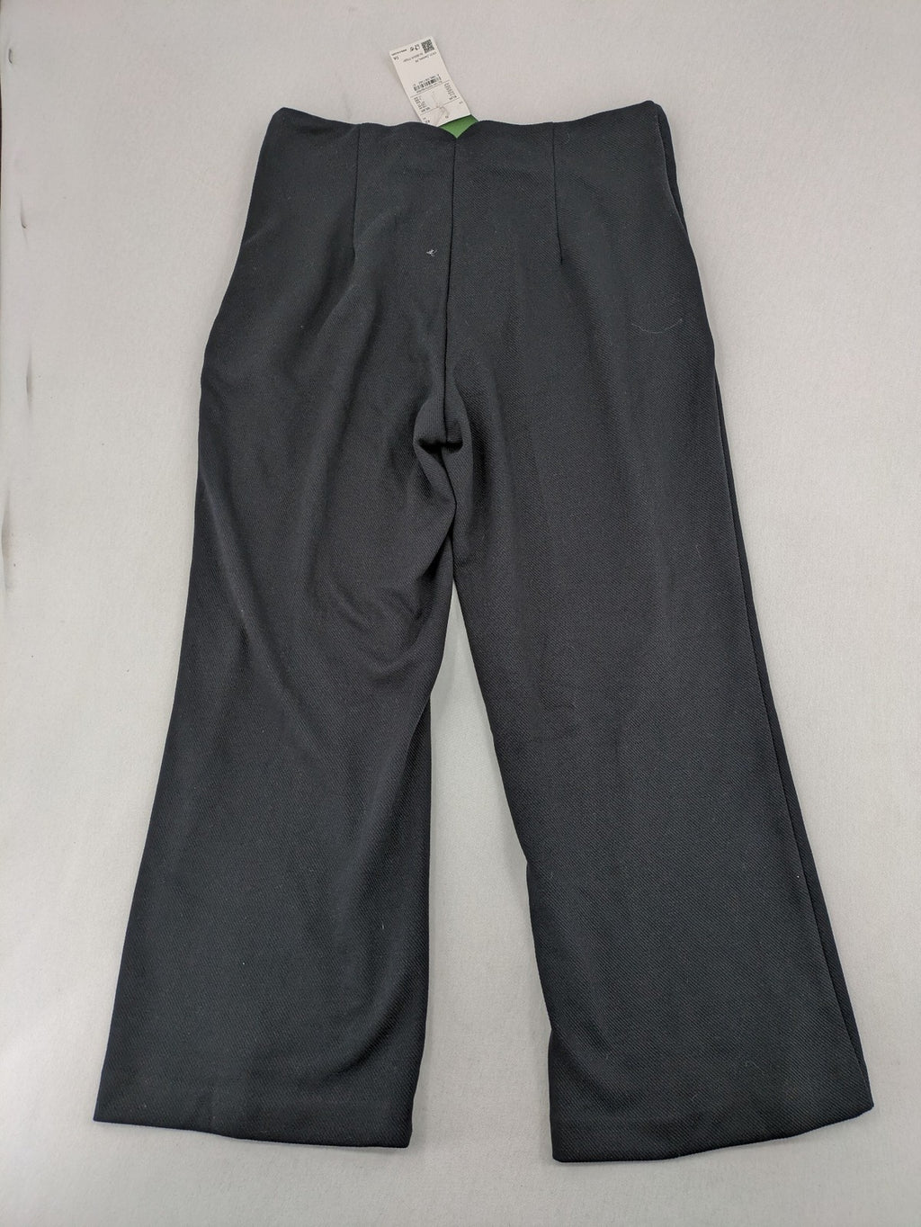 C&A grey culotte pants with wide leg and original tags, stylish and versatile.