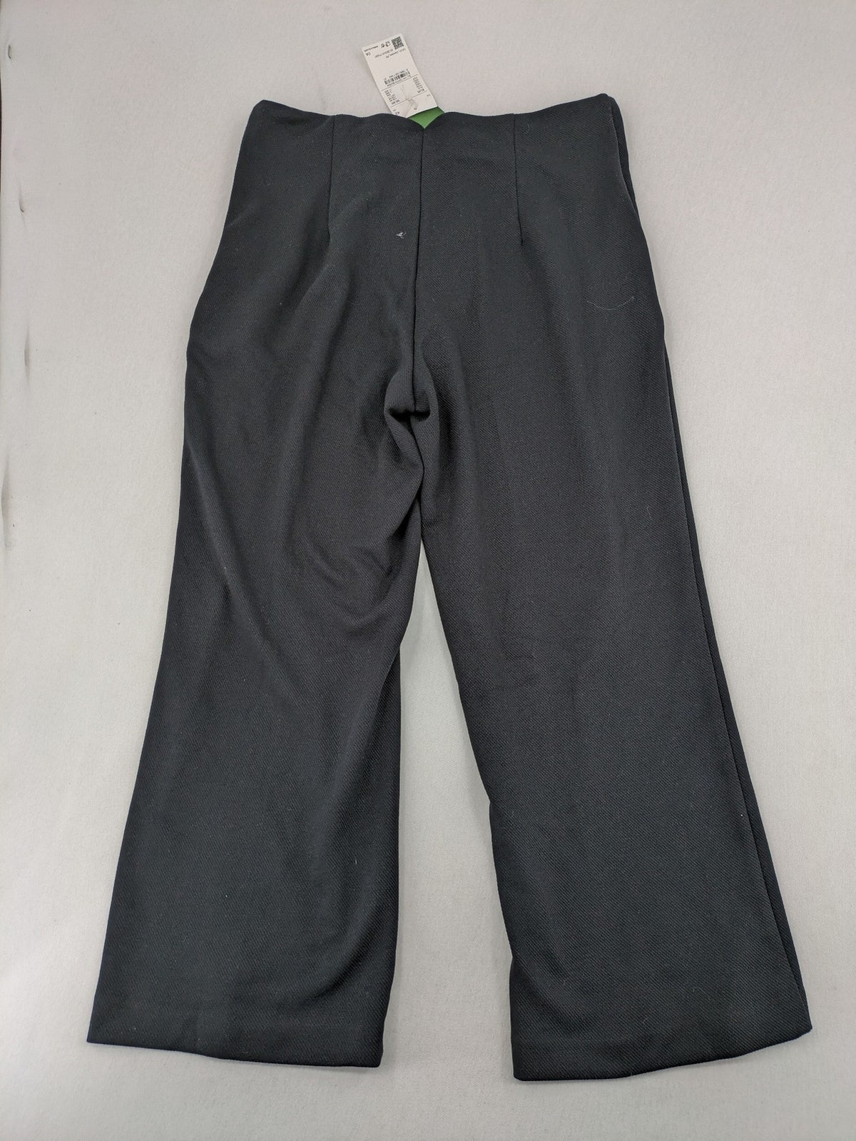 C&A grey culotte pants with wide leg and original tags, stylish and versatile.