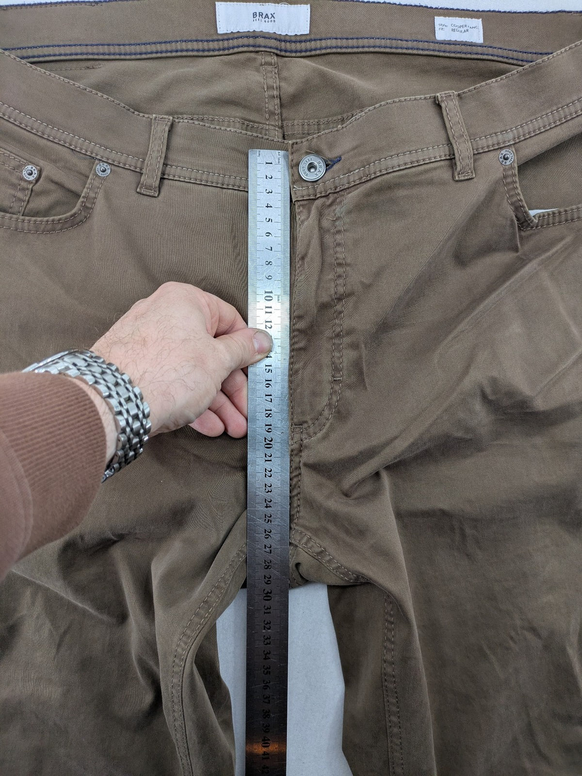 BRAX khaki chinos Cooper Fancy regular fit soft cotton blend with logo detail.
