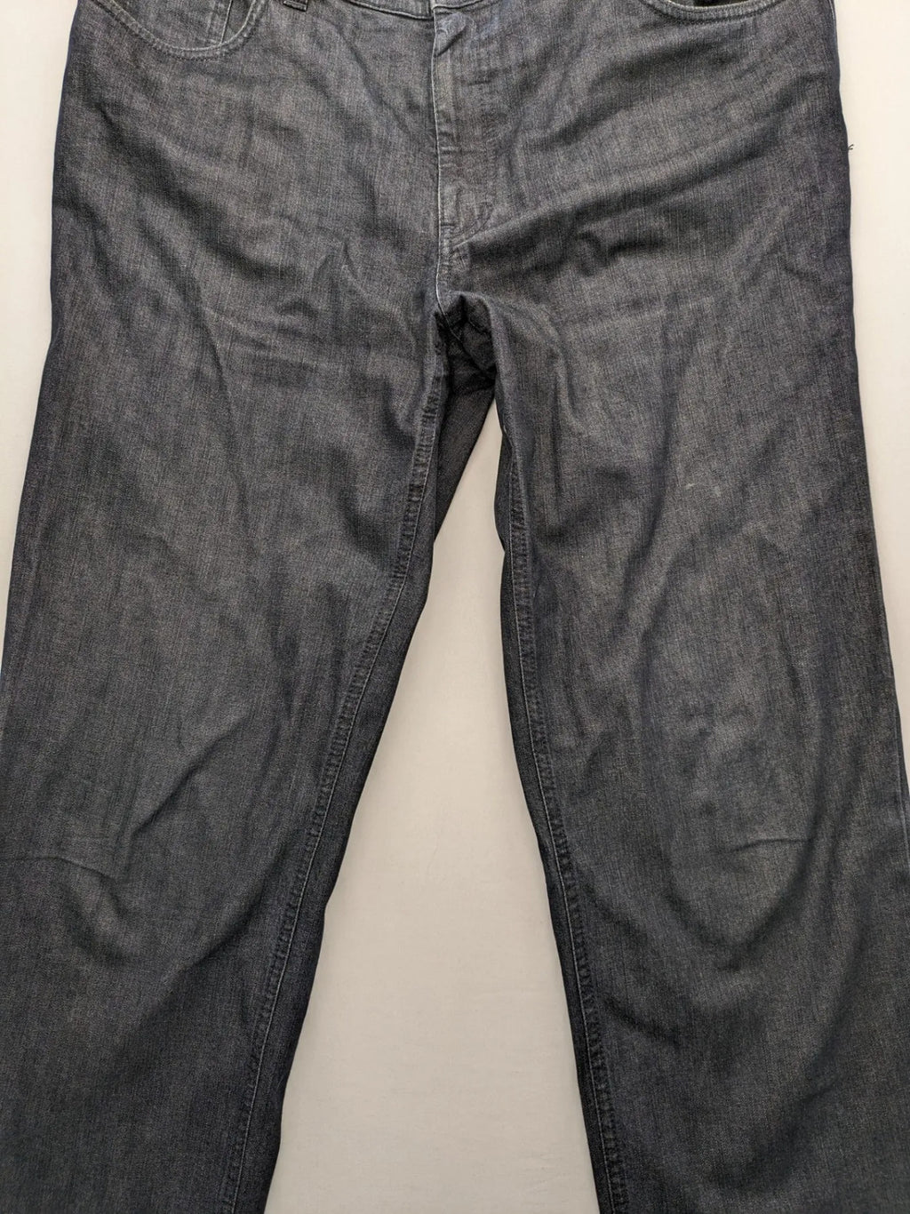 Hiltl grey straight jeans classic 5-pocket design with zipper, premium denim material.
