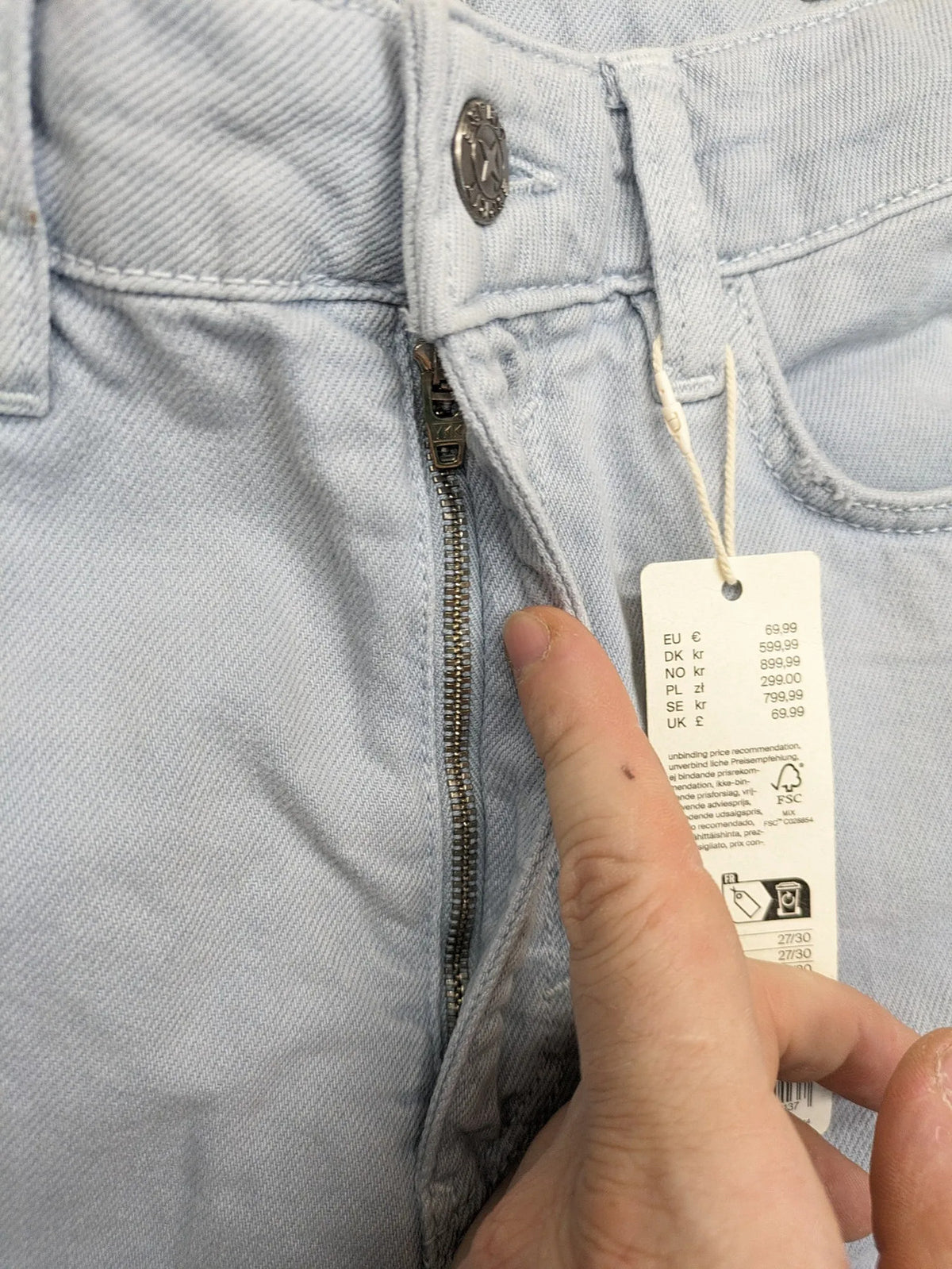 Esprit blue mom fit jeans high waist with classic 5-pocket design and logo.
